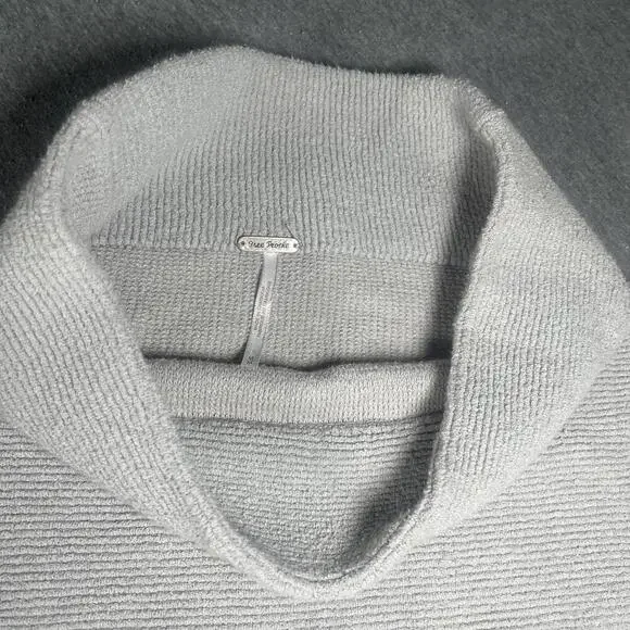 Free People Ottoman Slouchy Gray Turtleneck Sweater Woman's Medium RN: 66170 - Picture 3 of 7